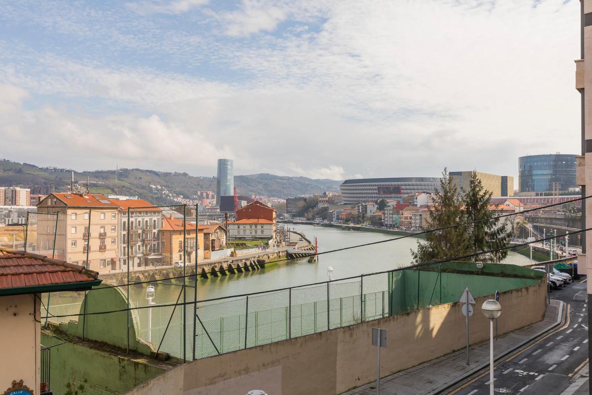 Akomodat En Apartamento Luminoso Junto Al Paseo De La Ria Bilbao Bagian luar foto